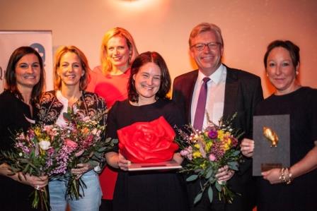 Preisträger und Gratulanten: Inka Schneider, Julia Jäkel, Maren Weber, Birte Meier, Dr. Ralf Kleindiek, Miriam Krekel (v.l.n.r) - Foto: Sonja Och